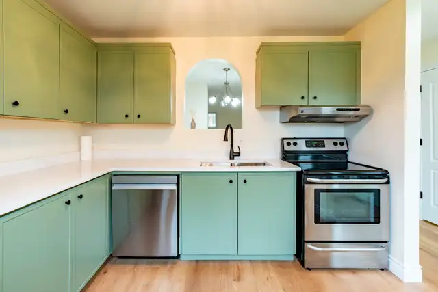 COMING SOON - Fully Renovated End‑Unit Townhome in Woodstock - Photo 2
