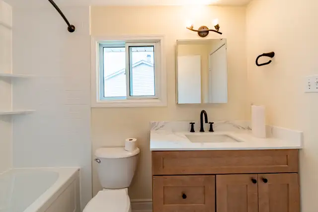COMING SOON - Fully Renovated End‑Unit Townhome in Woodstock - Photo 10