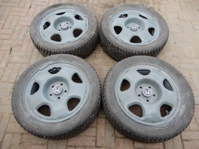 4 PNEUS D'HIVER SUR JANTES HONDA  17 PO.