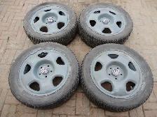 4 PNEUS D'HIVER SUR JANTES HONDA  17 PO.
