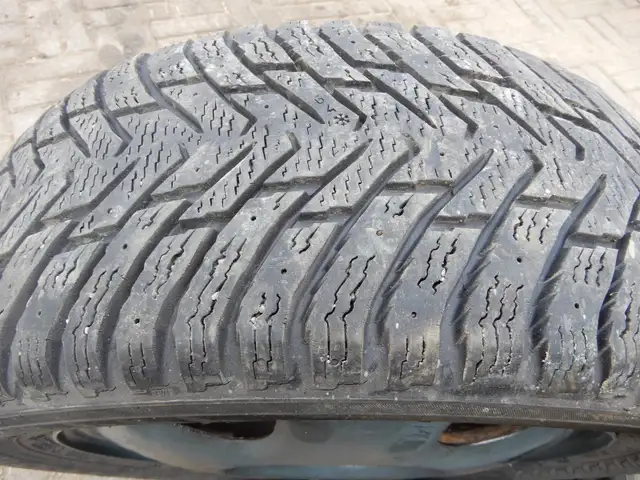 4 PNEUS D'HIVER SUR JANTES HONDA  17 PO. - Photo 3