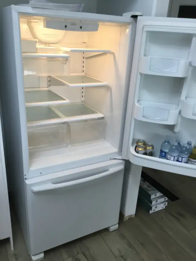 Refrigerator - Photo 2