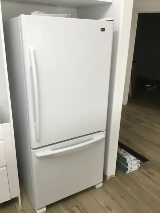 Refrigerator - Photo 3