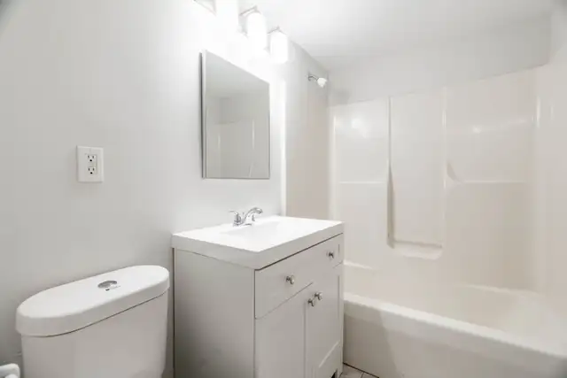 Spacious 2 Bed June 1st $1,495 Free heat & water Main floor - Photo 5