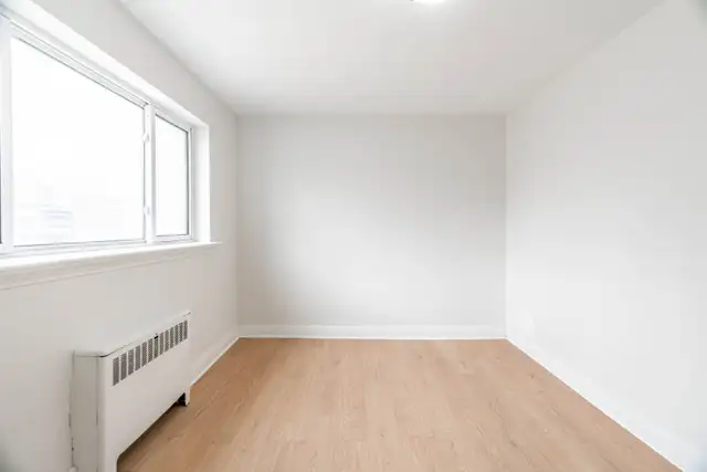 Spacious 2 Bed June 1st $1,495 Free heat & water Main floor - Photo 7