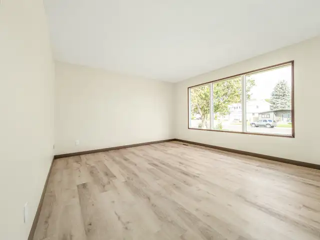 4 Bedroom Bungalow for rent on Westside - Photo 4