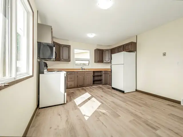 4 Bedroom Bungalow for rent on Westside - Photo 7