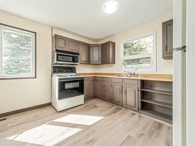 4 Bedroom Bungalow for rent on Westside - Photo 8