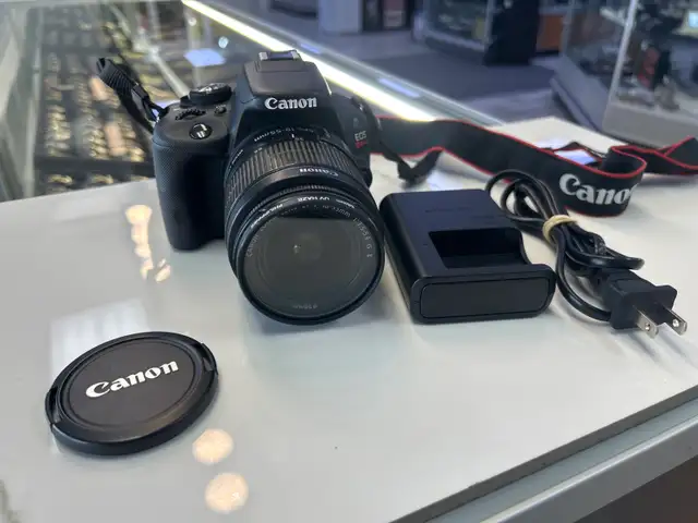 Canon SL1 18MP DSLR with 18-55 Lens and charger