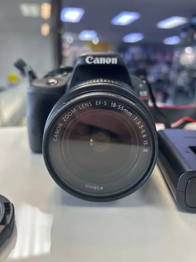 Canon SL1 18MP DSLR with 18-55 Lens and charger - Photo 2