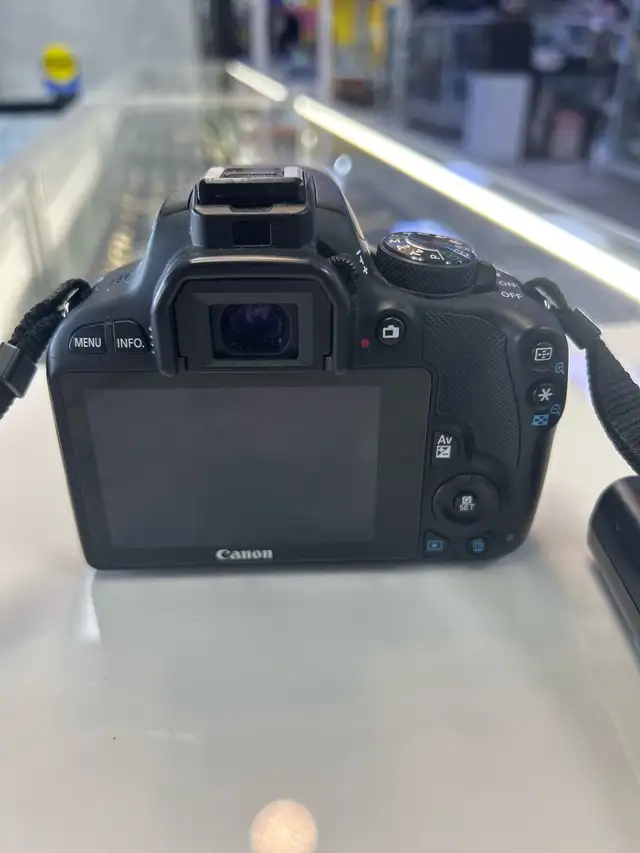 Canon SL1 18MP DSLR with 18-55 Lens and charger - Photo 4