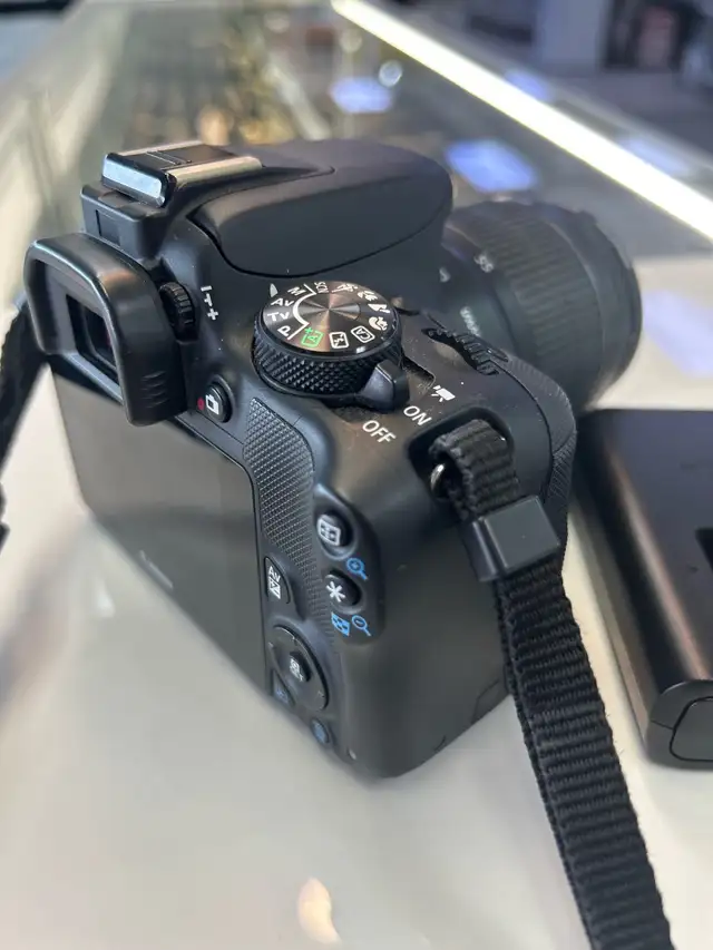 Canon SL1 18MP DSLR with 18-55 Lens and charger - Photo 7