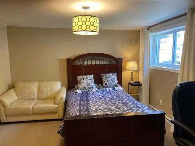 Private bedroom  with own bathroom available for a Girl - Photo 2