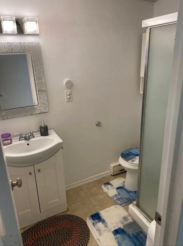 Private bedroom  with own bathroom available for a Girl - Photo 4