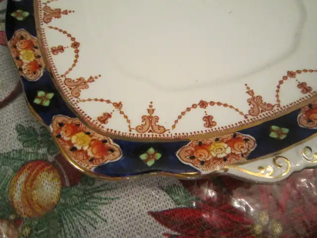 Royal Albert IMARI fine bone CROWN china - Photo 2
