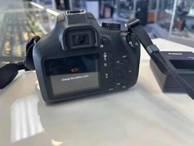 Canon T100 DSLR Camera with 18-55 lens and charger - Photo 7
