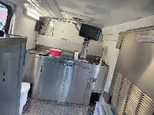 Ice Cream Truck for Sale – Fully Equipped, Ready to Make Money - Photo 7