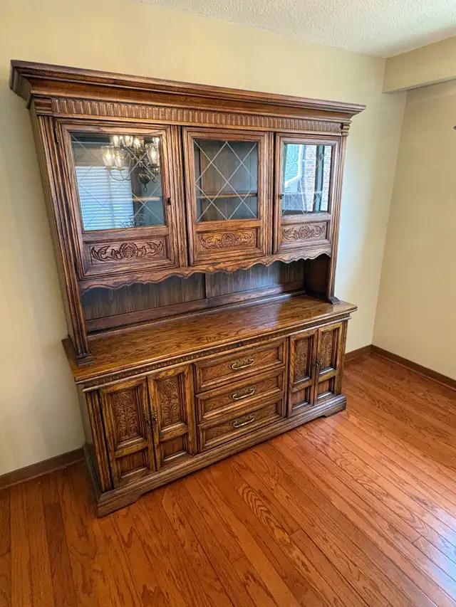 Free delivery used Wooden antique China Cabinet - Photo 4