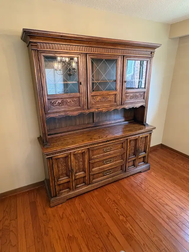 Free delivery used Wooden antique China Cabinet - Photo 6