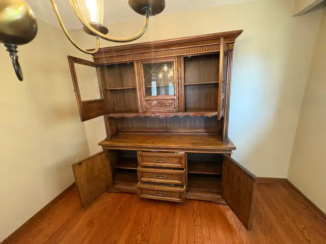 Free delivery used Wooden antique China Cabinet - Photo 8