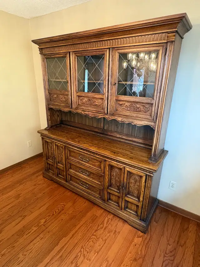 Free delivery used Wooden antique China Cabinet - Photo 9