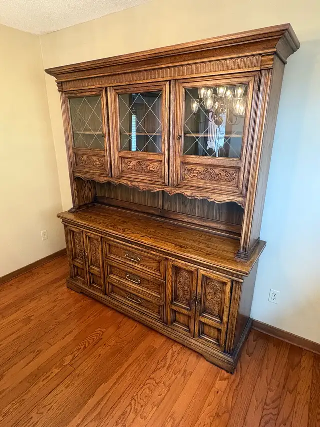 Free delivery used Wooden antique China Cabinet - Photo 10