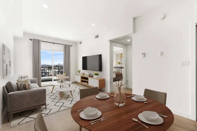 Luxury 2 Bedroom Apartment! With Fitness Centre! - Photo 2