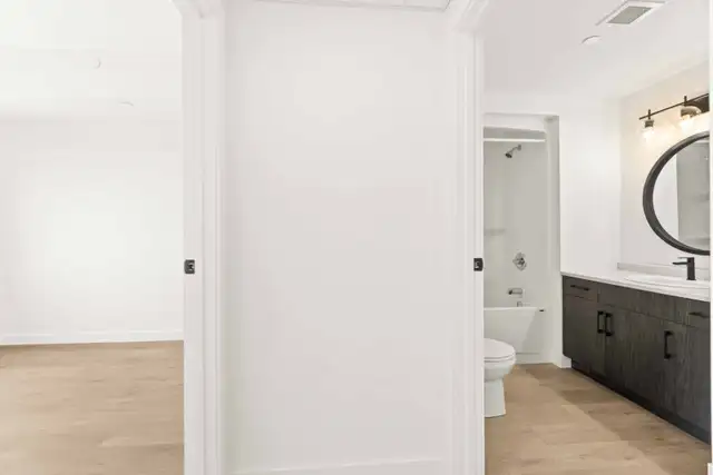 Luxury 2 Bedroom Apartment! With Fitness Centre! - Photo 9