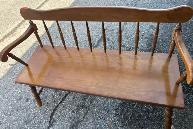 wood bench - Photo 2