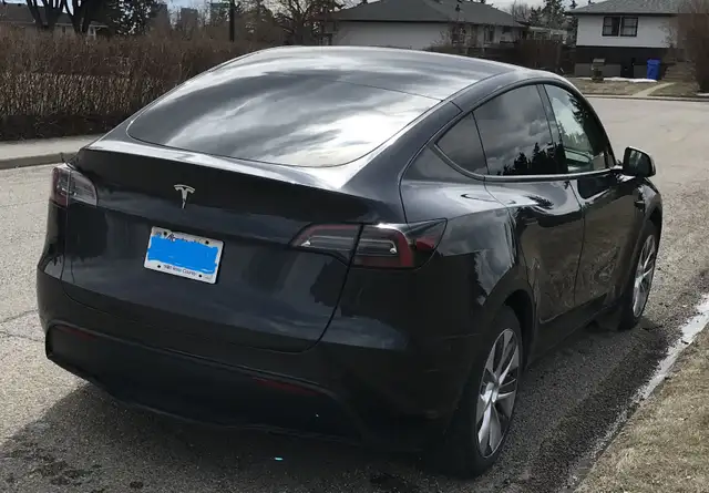 Beautiful Tesla Model Y (2024) - Photo 7