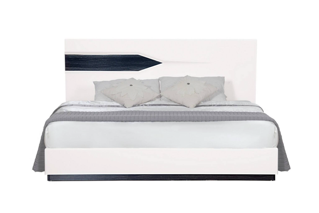 White low-profile platform bed with 2 nightstands and 2 lamps - Photo 2