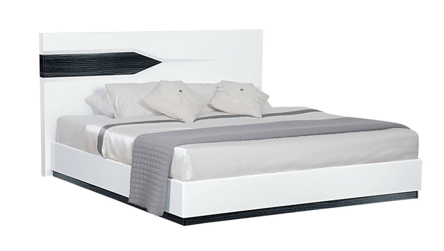 White low-profile platform bed with 2 nightstands and 2 lamps - Photo 3