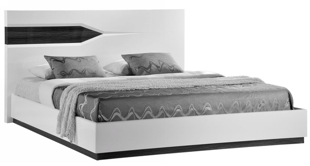 White low-profile platform bed with 2 nightstands and 2 lamps - Photo 4