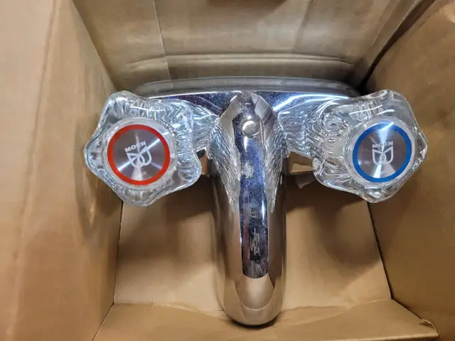 MOEN 2 HANDLE FAUCET - Photo 2