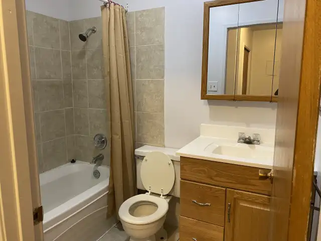 Newly Renovated 2 Bedroom Apartment, All Utilities Included - Photo 2
