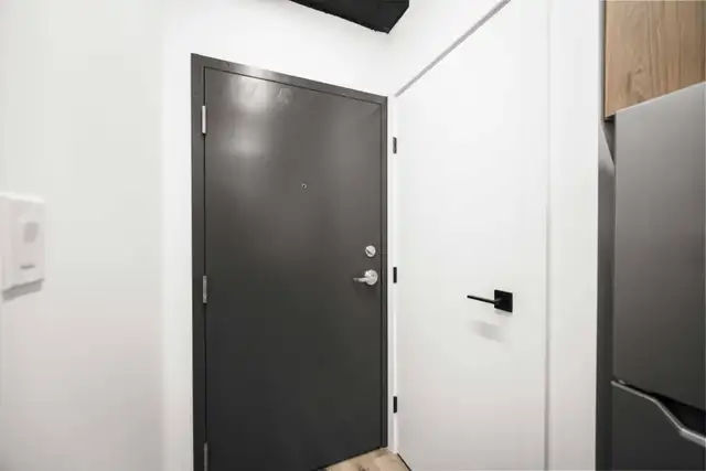 Luxury 1 Bedroom Apartment! Available August 1st! - Photo 15