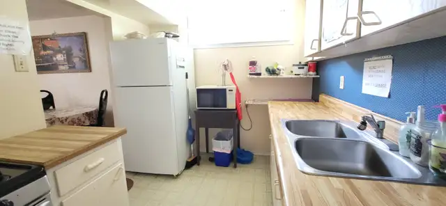 BASEMENT ROOM FOR RENT - Photo 4
