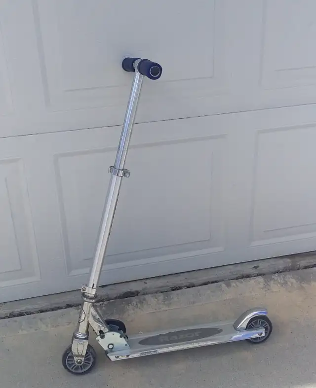 $10 Kick Scooters (2-wheel and 3-wheel) for kids - Photo 2