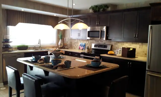 Townhouse-3 Beds Office,4 Baths, 2 Car Garage-Kanata/Stittsville - Photo 2