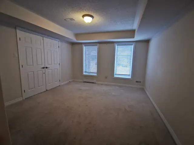 Townhouse-3 Beds Office,4 Baths, 2 Car Garage-Kanata/Stittsville - Photo 6