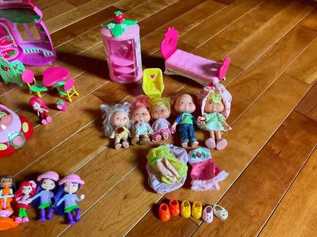 Assortment of Strawberry Shortcake dolls - Photo 3