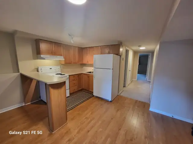 ALL INCLUSIVE  - 2BDR/1BA basement with parking - Photo 2