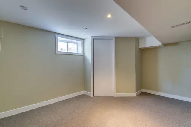 Burlington 2 bedrooms Basement Apartment - Photo 6