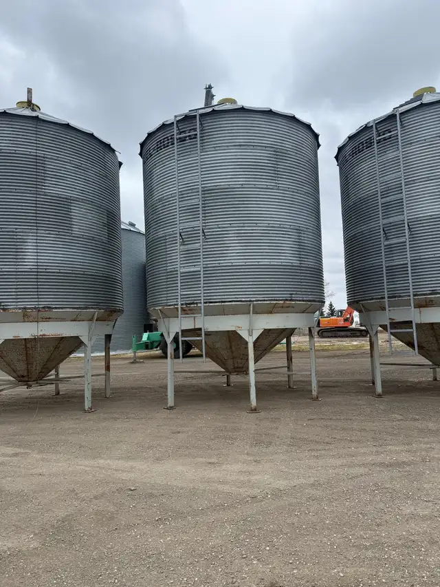 Hopper bins