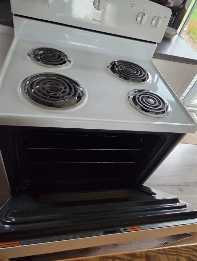 White Amana Fridge & Coil Top Stove - Photo 5