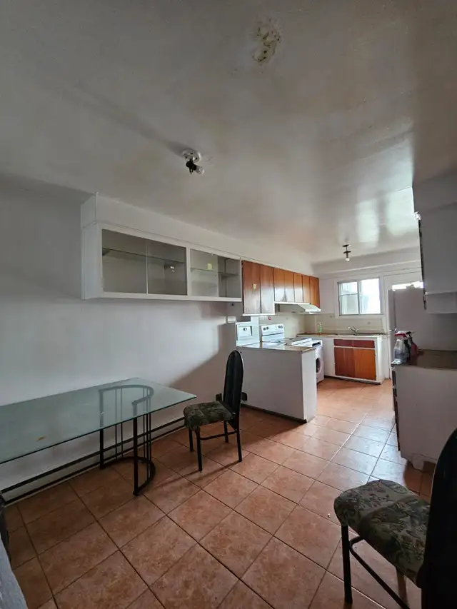 5 1/2 apartment for rent near Saint Michel Metro station - Photo 4