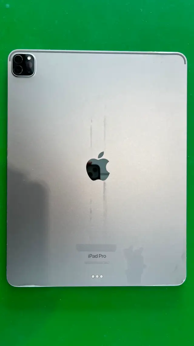 iPad Pro 12.9-inch, 128GB, 6th Generation. - Photo 2