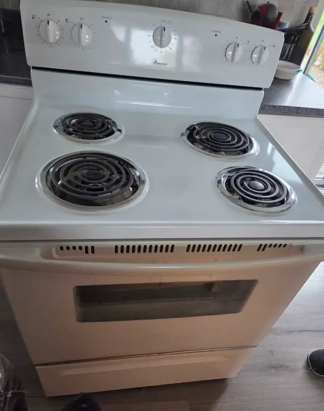 White Amana Coil-Top Stove