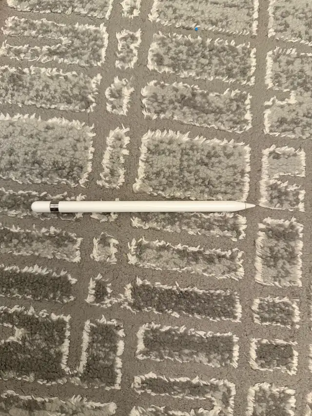 iPad 6th Generation 128GB Wi-Fi   Apple Pencil Included - Photo 3