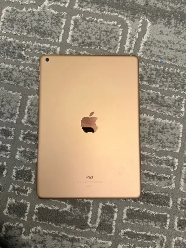 iPad 6th Generation 128GB Wi-Fi   Apple Pencil Included - Photo 4